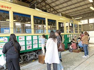 お絵描き電車の様子